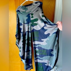 Women’s stretchy and loose fitting camo capri style legging/pants